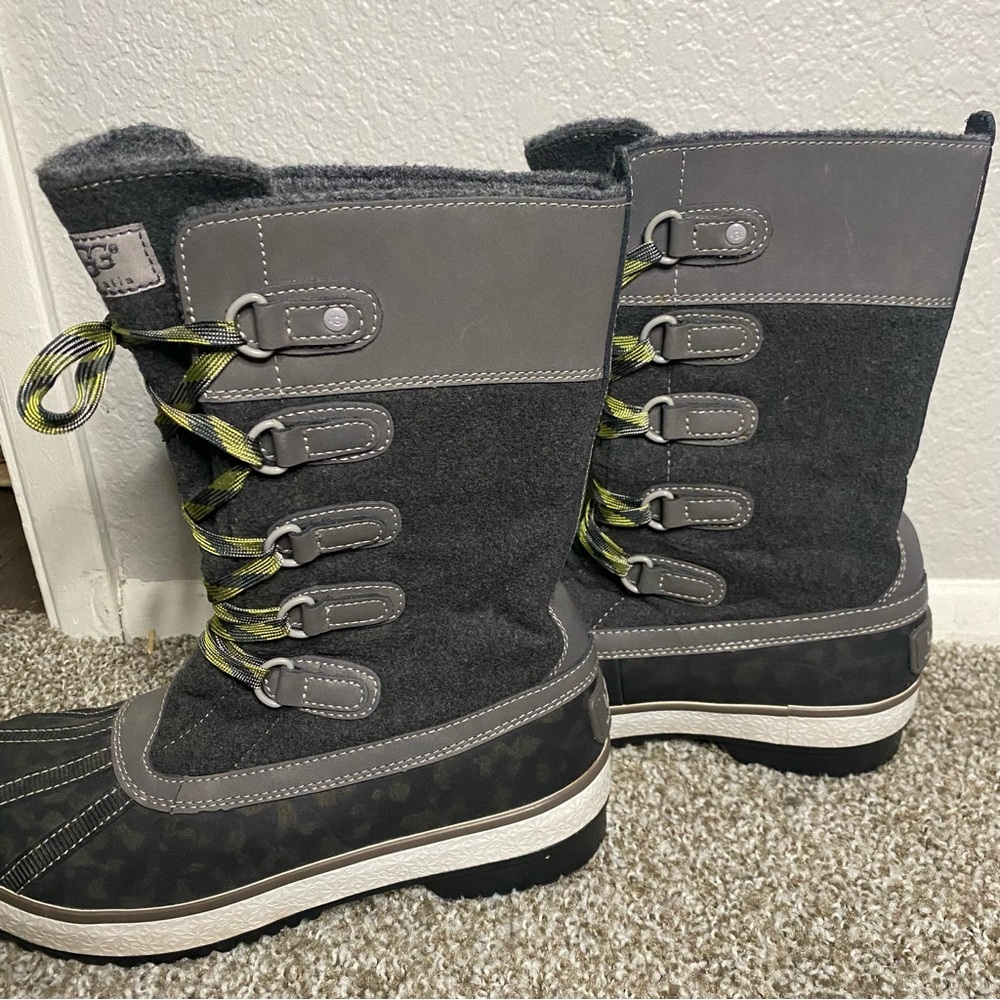 UGG Baroness Snow Duck Rain Boot - Picture 4 of 10